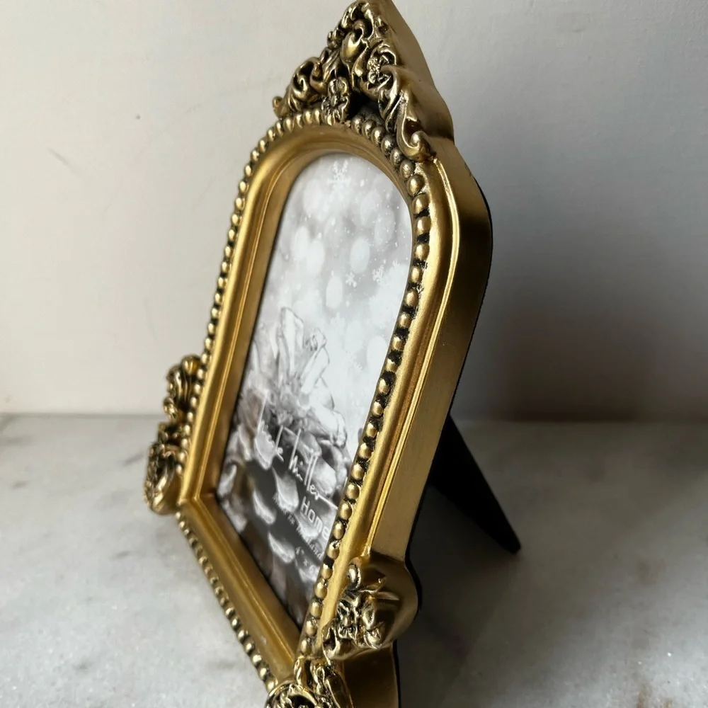 Nicole Miller Home Gold Ornate Picture Frame for 4”x6” photo